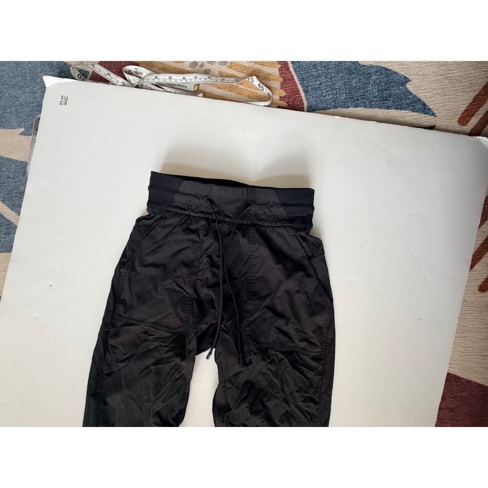 Lululemon Dance Studio Mid-Rise Cropped Pant black size 0 - Picture 5 of 9